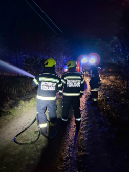 Szabadtéren keletkezett tűz Csepregnél