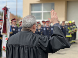 Új tűzoltóautó állt szolgálatba Sárváron