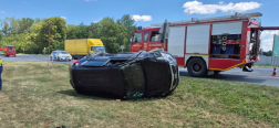 Platós kisteher és egy személyautó karambolozott Beleden