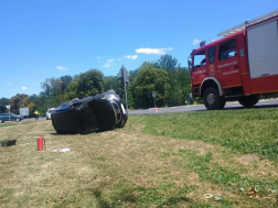 Platós kisteher és egy személyautó karambolozott Beleden