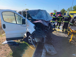 Kisteherautó ütközött kisbusszal