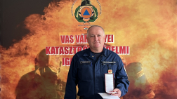 240 szolgálatban töltött év