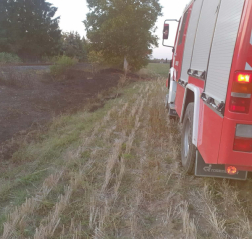 Száraz fű égett a sínek mellett, Gencsapátinál