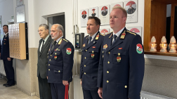 Gyertyagyújtás és főhajtás a hősi halottak emlékfalánál