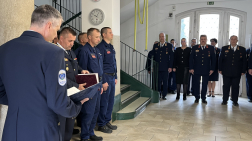 Gyertyagyújtás és főhajtás a hősi halottak emlékfalánál