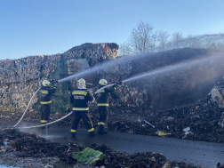 Háromszáz négyzetméteren égett a hulladék egy vasvári szeméttelepen